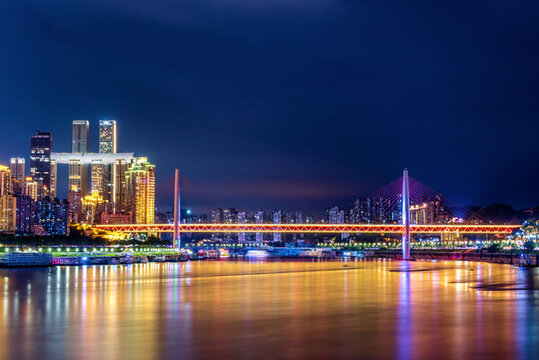 中國重慶東水門長江大橋夜景