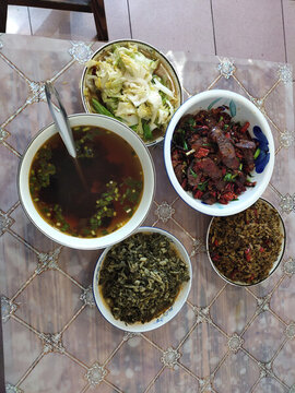 一桌子菜