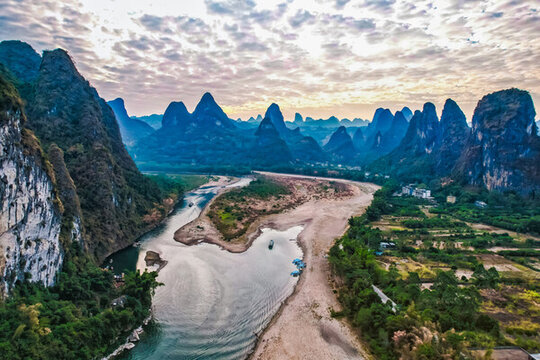 桂林山水漓江風(fēng)光喀斯特夕陽