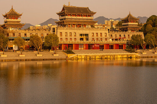 夕陽(yáng)下