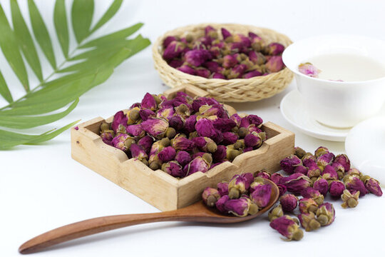 白底拍攝的玫瑰花茶