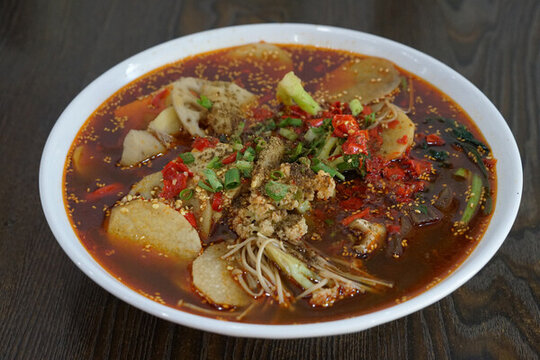 一碗傳統(tǒng)美食冒菜