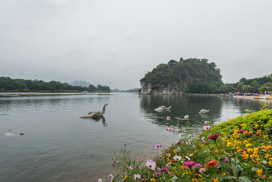 煙雨中的中國桂林象鼻山公園