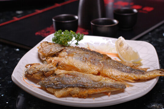 鐵板香煎黃花魚(yú)