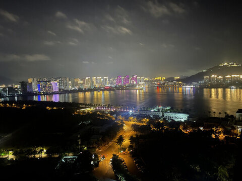 美麗低海邊夜景