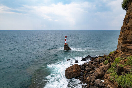 廣西北海潿洲島鱷魚(yú)山燈塔航拍