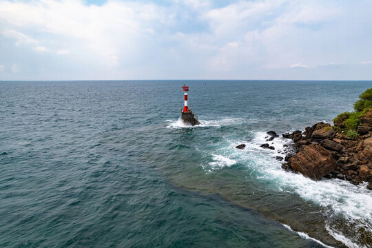 廣西北海潿洲島鱷魚(yú)山燈塔航拍