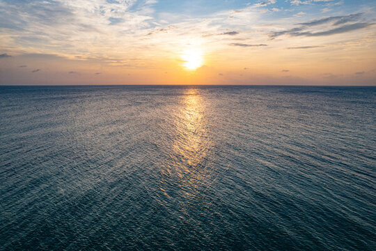 北海潿洲島海上日出日落