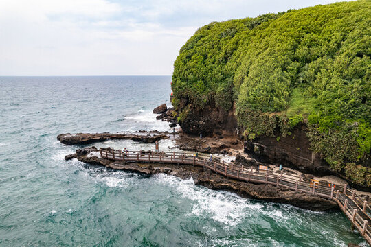 北海潿洲島鱷魚山景區(qū)木棧道