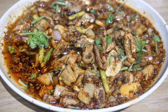 蹺腳牛肉餐廳傳統(tǒng)菜火爆脆腸