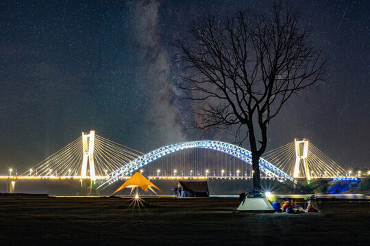 湘潭地標(biāo)建筑蓮城大橋