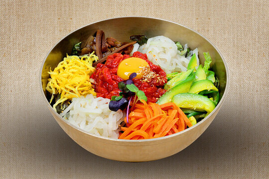 生牛肉拌飯