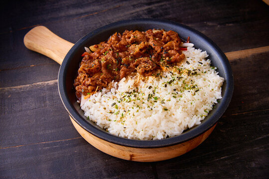 牛肉拌飯