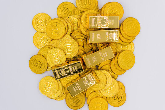 棚拍一堆金幣金條