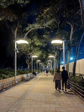 步道夜景燈光