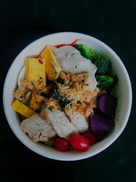 雞肉谷物拌飯