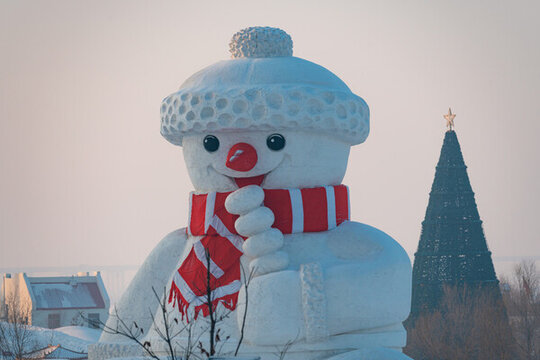 哈爾濱外灘雪人碼頭大雪人