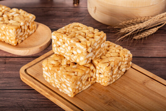 焦糖原味酥軟沙琪瑪零食甜點(diǎn)