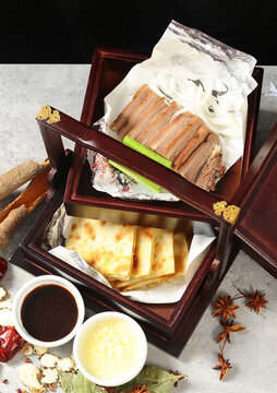 大餅卷肘子