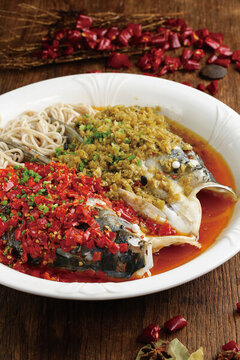 雙椒蒸魚頭