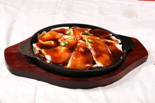 紅烹鱷魚(yú)尾