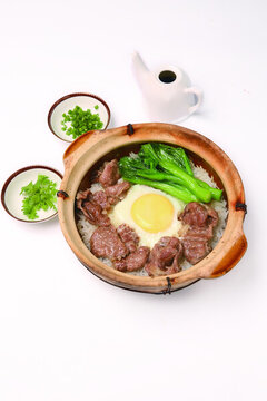 窩蛋牛肉煲仔飯