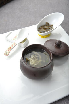 西湖莼菜雞絲羹