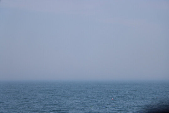 大海深海藍色海上霧氣仙境