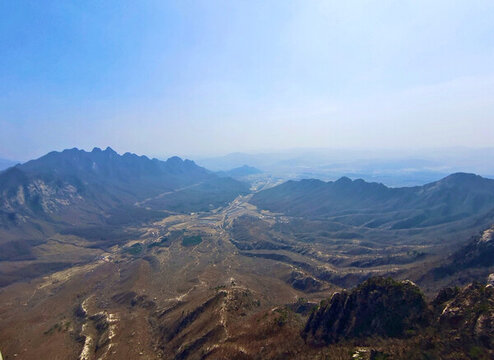 山嶺縱橫