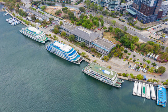航拍洱海邊云南大理港游船碼頭