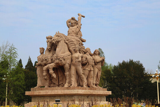 全國(guó)農(nóng)業(yè)展覽館正門(mén)雕塑