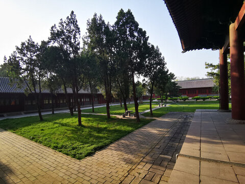 隆興寺