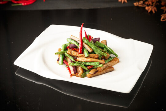 長(zhǎng)豆角炒茄子