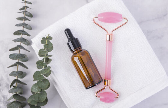 女性美容護(hù)膚產(chǎn)品滾輪按摩器