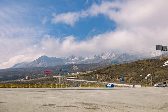 四川甘孜折多山