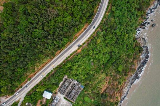 海島公路與森林航拍