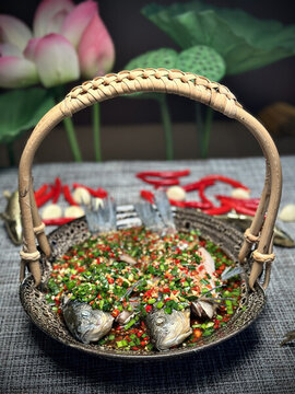 涼拌鯽魚(yú)