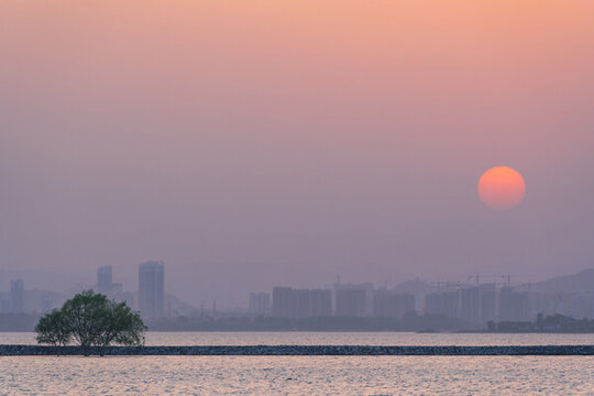 日落溢泉湖