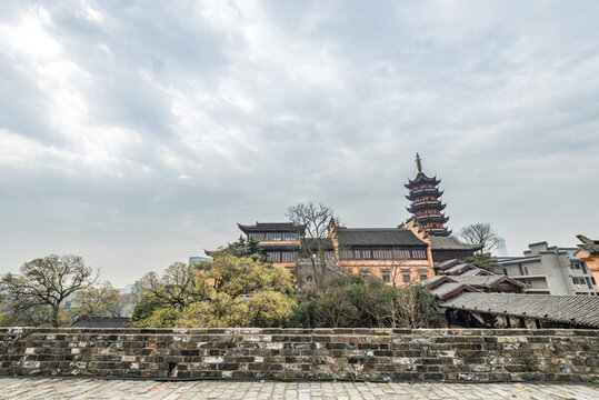 櫻花季的南京明長城和雞鳴寺