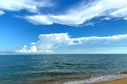 藍天白云大海風光