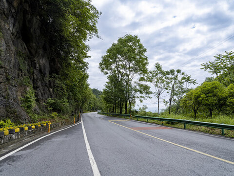 山區(qū)公路