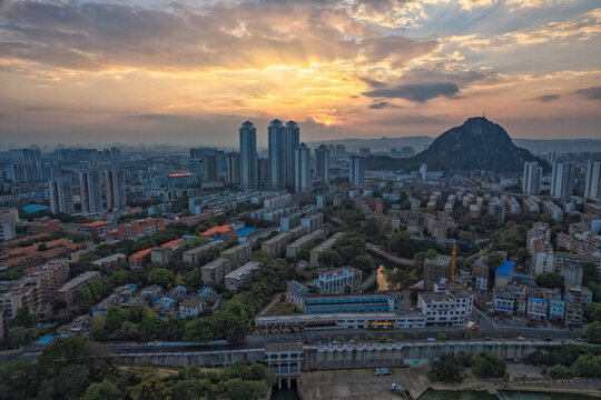 廣西柳州城市建筑夕陽(yáng)晚霞航拍