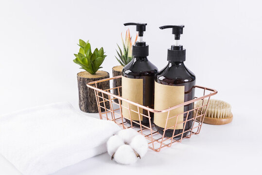 衛(wèi)生洗護用品瓶子套裝組合