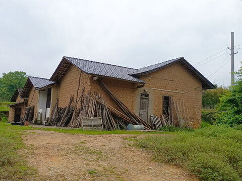 農(nóng)村泥土房屋