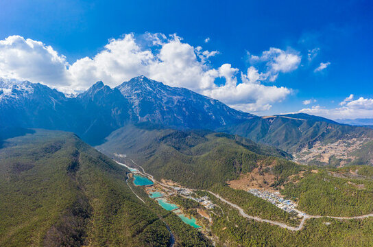航拍麗江玉龍雪山藍(lán)月谷風(fēng)景區(qū)
