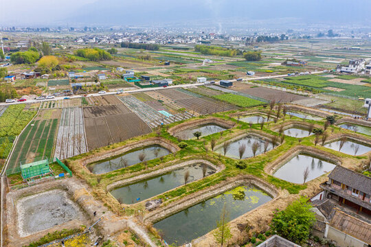 航拍云南大理龍龕村鄉(xiāng)村田園