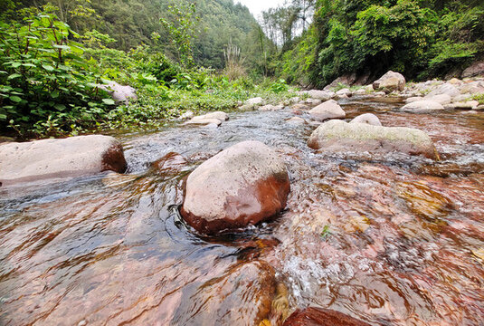 龍源山間溪流