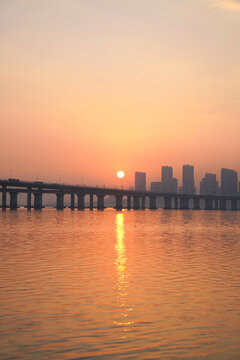 日落海堤海岸線海邊風(fēng)光