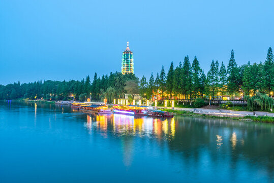 南京秦淮河大報(bào)恩寺建筑夜景