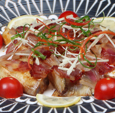 鯧魚蒸臘肉